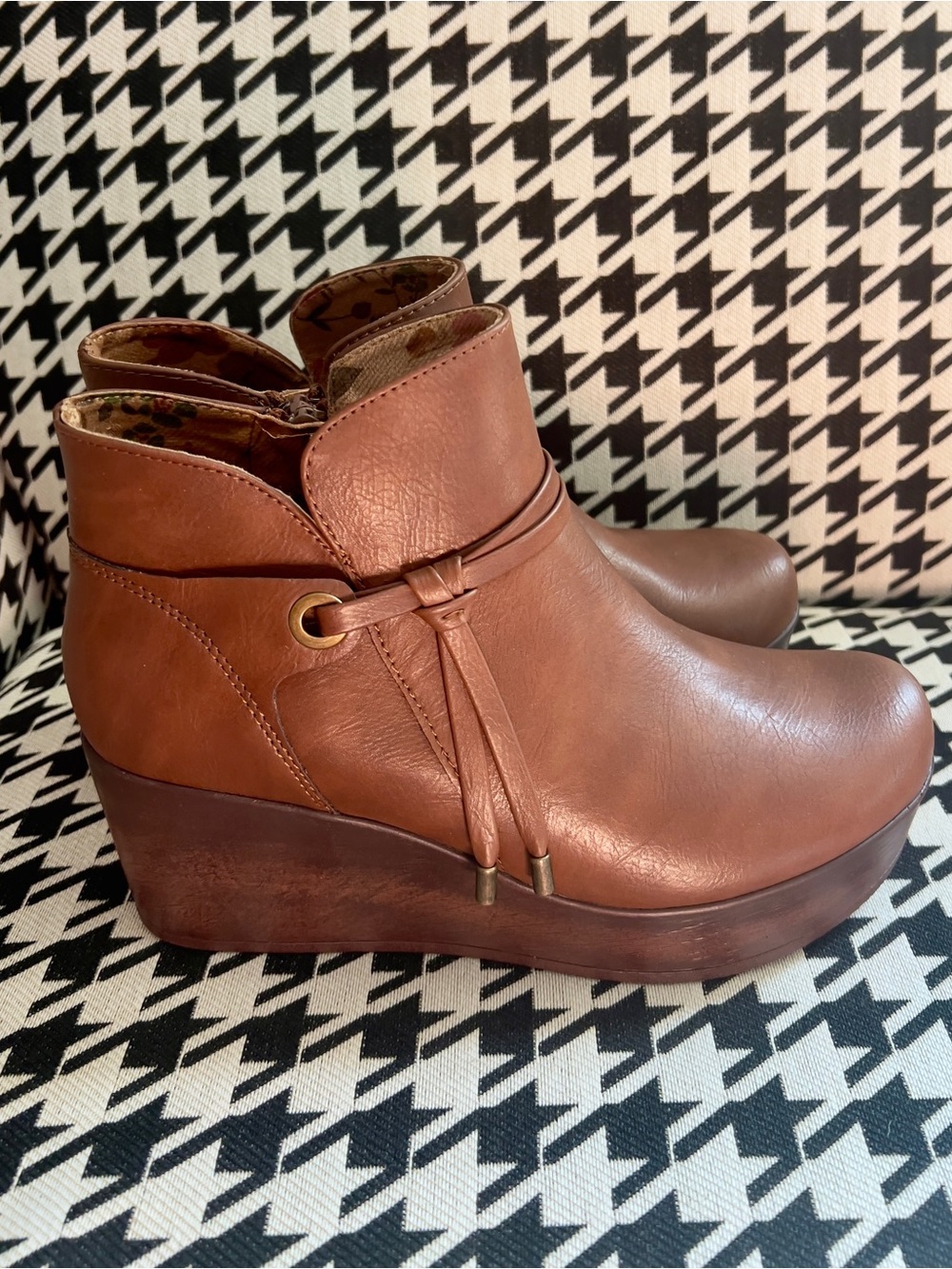 B.O.C. by‎ Born Leona Wedge Booties-Size 7.5
